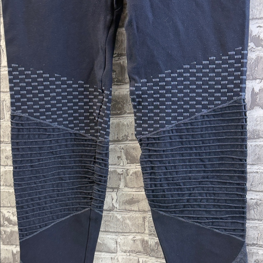 SPANX Patterned Leggings - Picture 2 of 11